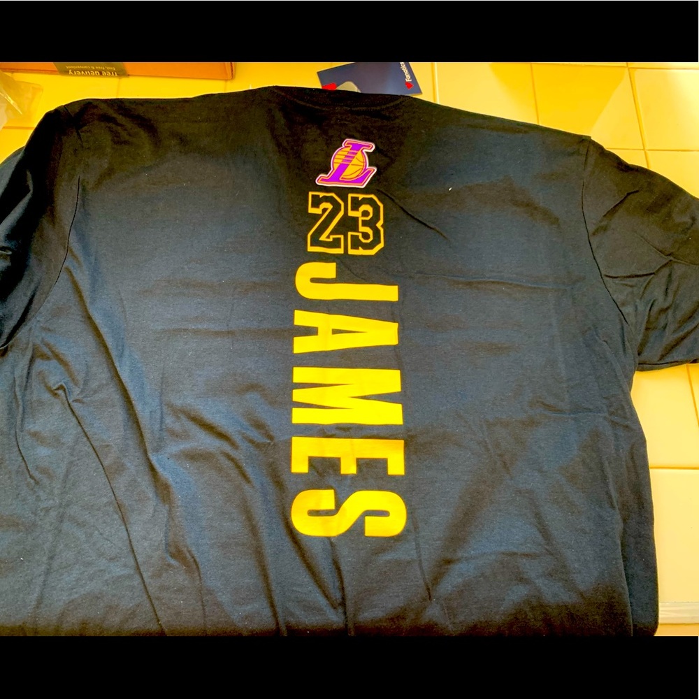 Lebron James Fanatics NBA Lakers T-Shirt XL NWT